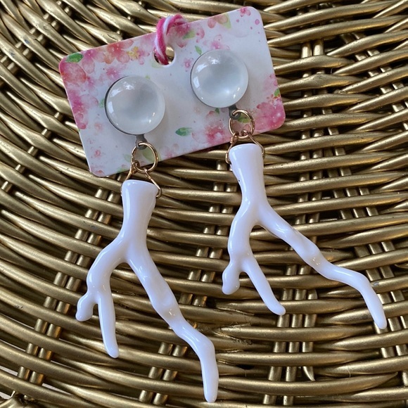 NWT Acrylic Coral Dangle Earrings - Red / Coral / White - Picture 8 of 13